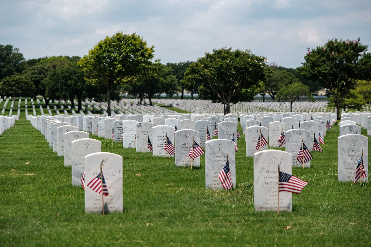 Houston National Cemetery, honored by The Bloom Club